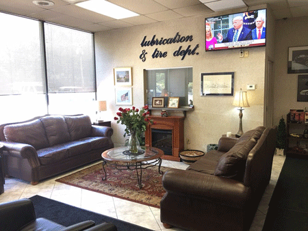 Newtown Car Care enter Waiting Area | 203-426-7145 | 3 Commerce Rd, Newtown CT 06470